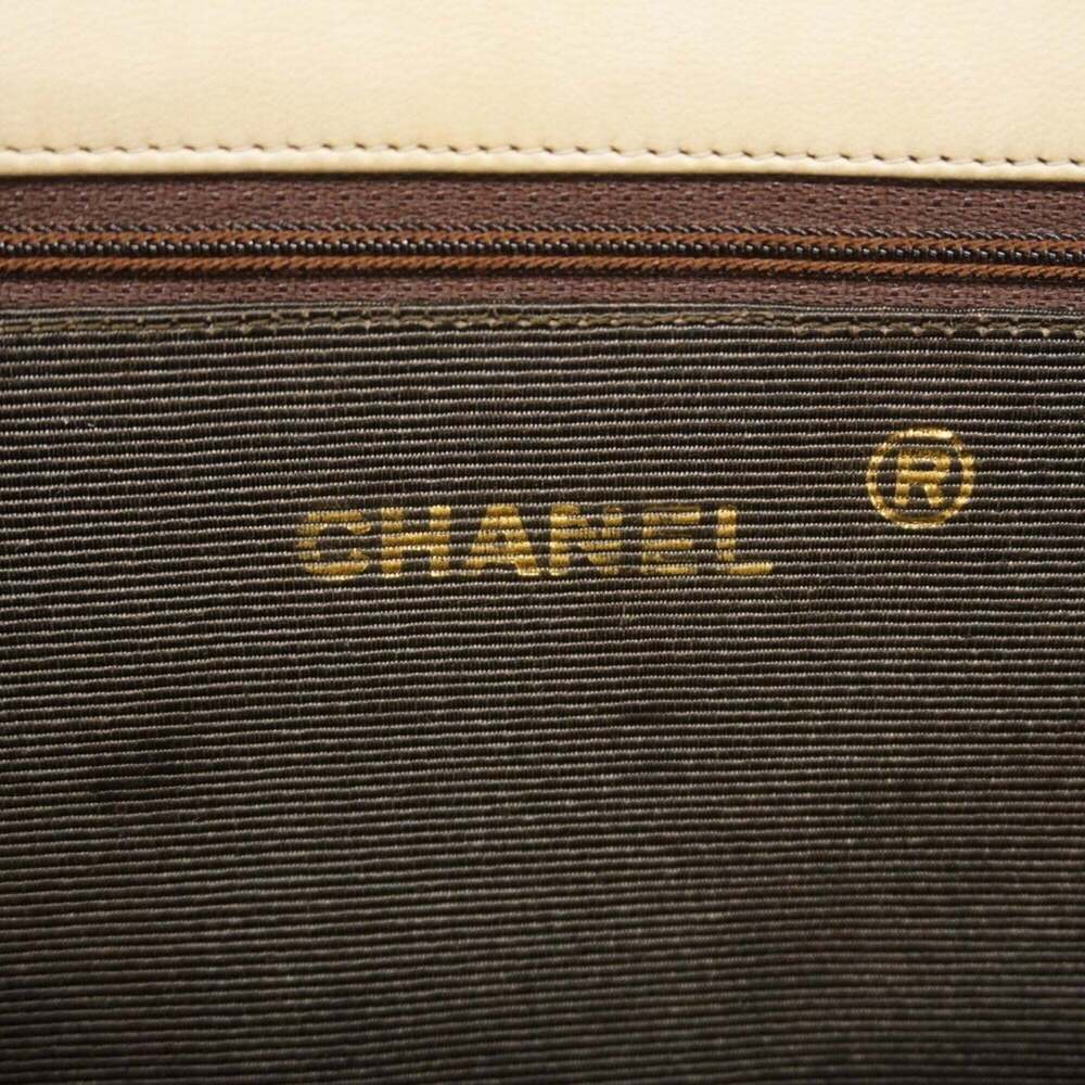 CHANEL Cream Lambskin Leather Shoulder Bag - Picture 5 of 10